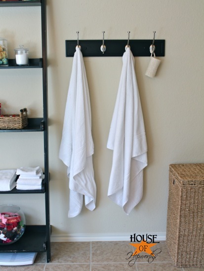 Hooks to hang towels in online bathroom