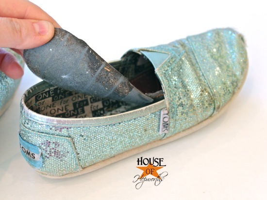 How to Remove Insoles from Shoes: A Complete Guide