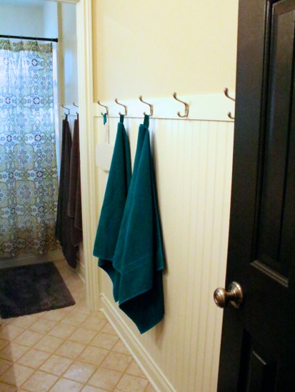 An Easy DIY Beadboard Hook Wall In The Kids' Bathroom