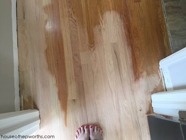 Sanding wood outlet floors