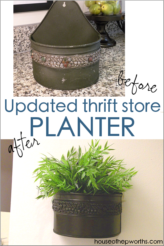 Turn a cast aside planter from a thrift store into a current swoon-worthy piece of wall decor that everyone will want! www.houseofhepworths.com